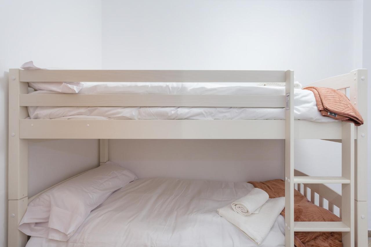 Piso Familiar Cerca Del Centro, Ac Y Wifi Gratis Apartman Valencia Kültér fotó